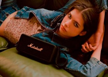 Chica con el Marshall Middleton