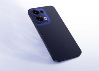 OPPO Reno13 5G de color azul