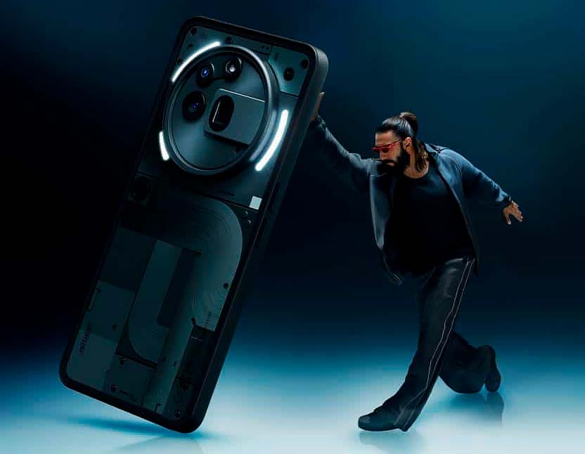 Chico con el Nothing Phone (3a) Pro