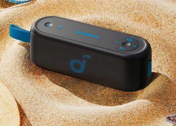 Soundcore Motion 100 encima de arena