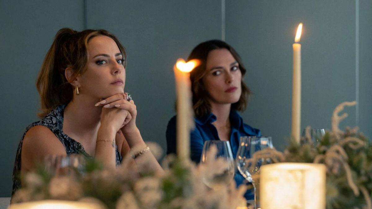 De qué va La mujer del camarote 10, la nueva película que la crítica ha machacado pero que todo el mundo está viendo