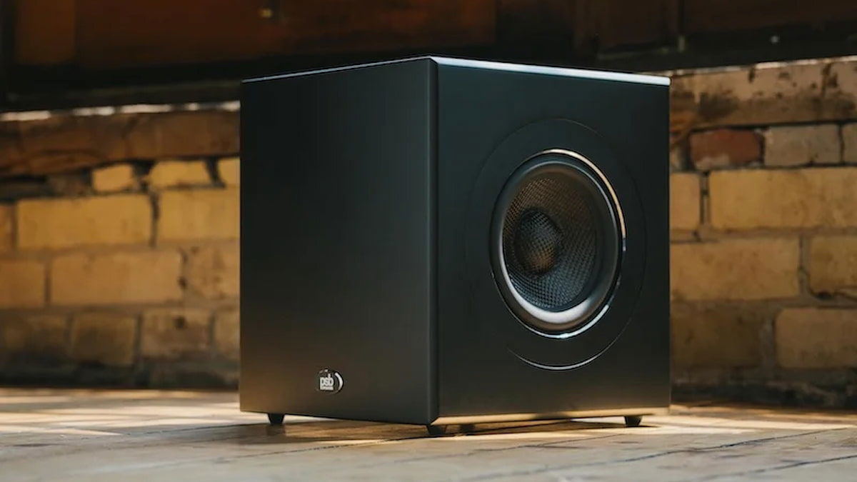 PSB se saca de la manga unos altavoces de pared y un subwoofer que quieren ser el alma de tu cine en casa