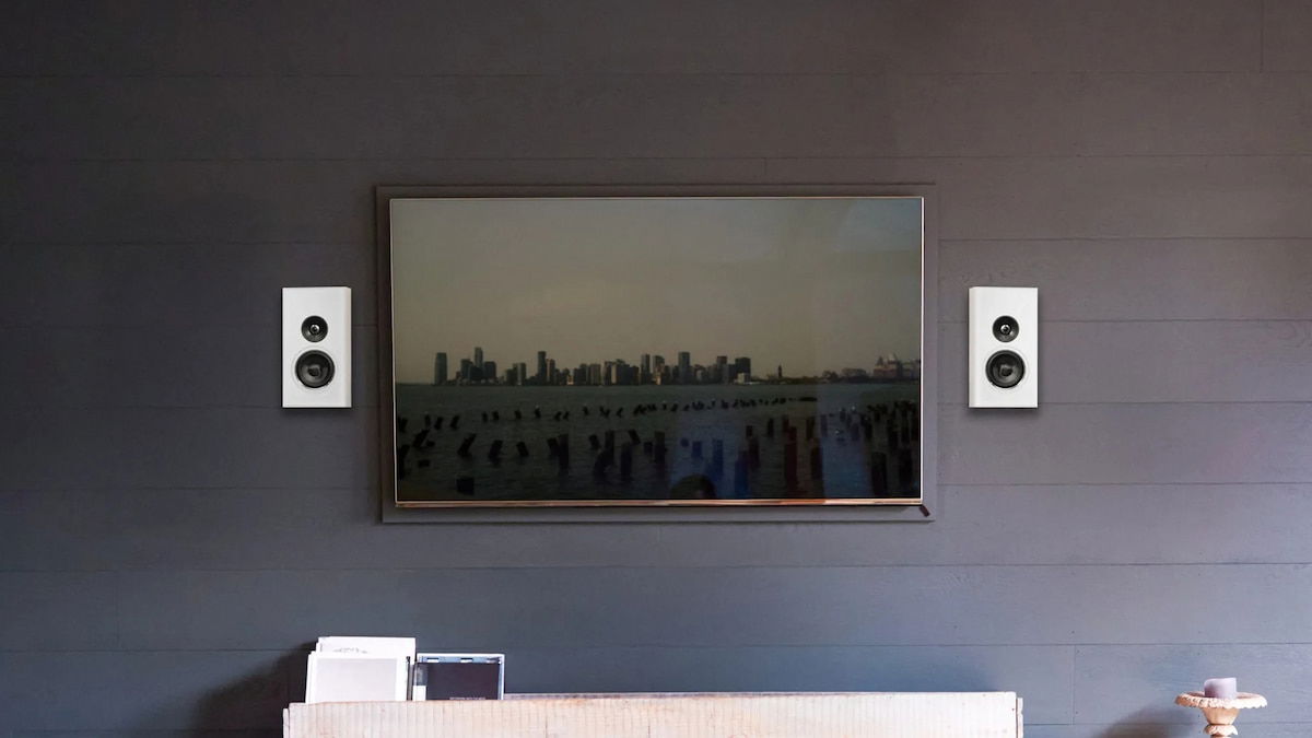 PSB se saca de la manga unos altavoces de pared y un subwoofer que quieren ser el alma de tu cine en casa
