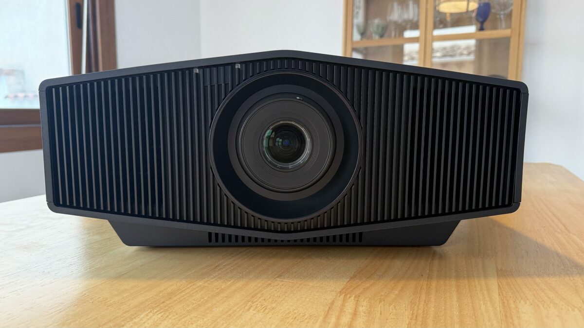 Sony Bravia 7, review: hemos probado el proyector que reaviva la magia del celuloide sin salir de casa