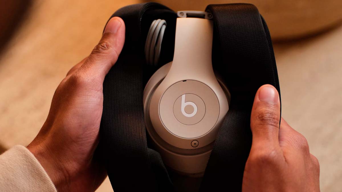 Auriculares Beats Studio Pro en su funda