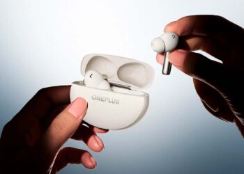 OnePlus Buds Pro 3 de color blanco