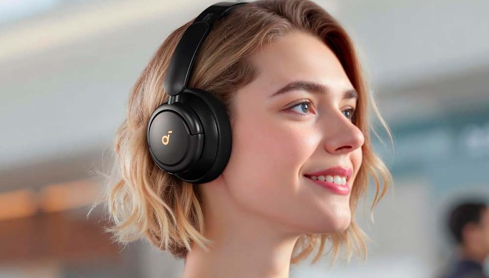 Chica con los Soundcore Life Q30