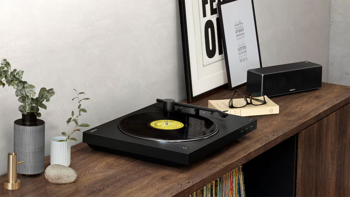 4 tocadiscos a los que echar un vistazo este Black Friday si quieres empezar en el vinilo sin gastar una fortuna