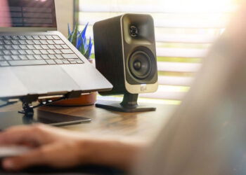 Klipsch ProMedia Lumina 2.1: un sistema de altavoces con iluminación RGB y conectividad moderna que busca conquistar tu escritorio