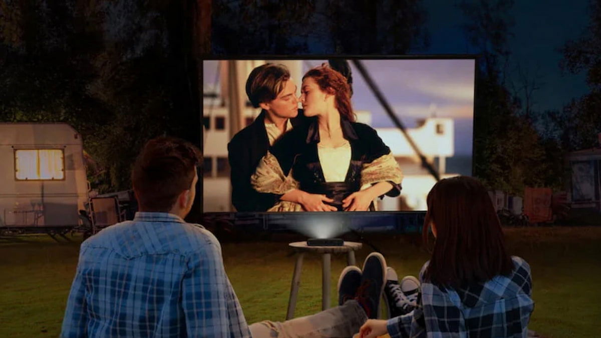 4 proyectores portátiles espectaculares que te puedes llevar con descuentazo este Black Friday