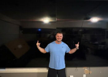 ¿Vale la pena juntar cuatro televisores de 65 pulgadas? Este hombre lo hizo y gastó más de 4.000 dólares