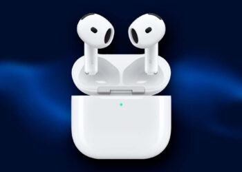 Apple AirPods 4 con fondo azul