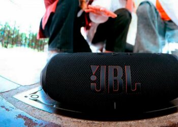 Uso del altavoz JBL Flip 7