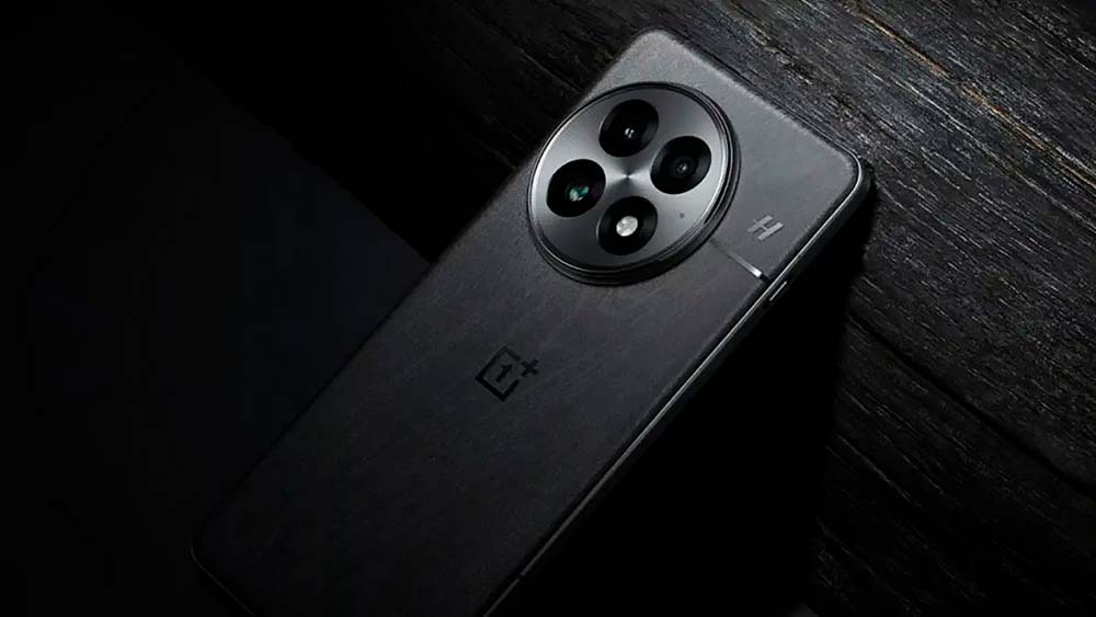 OnePlus 13 de color negro con fondo