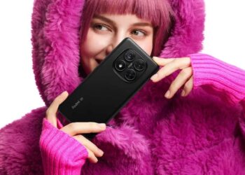 Chica con el Redmi Note 14 Pro Plus 5G