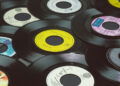 El arte de guardar vinilos sin que se deformen: cómo evitar que se doblen, rallen o se echen a perder