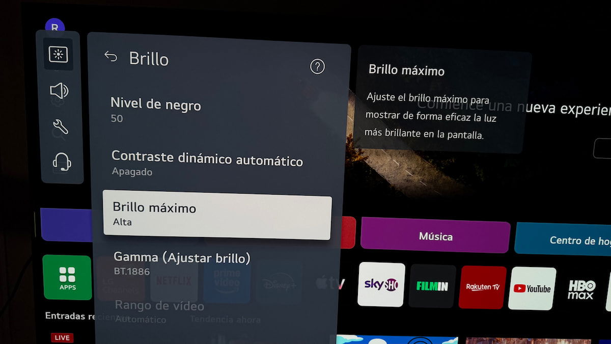 Por qué tu televisor se ve “demasiado oscuro” cuando pones una película HDR y cómo solucionarlo