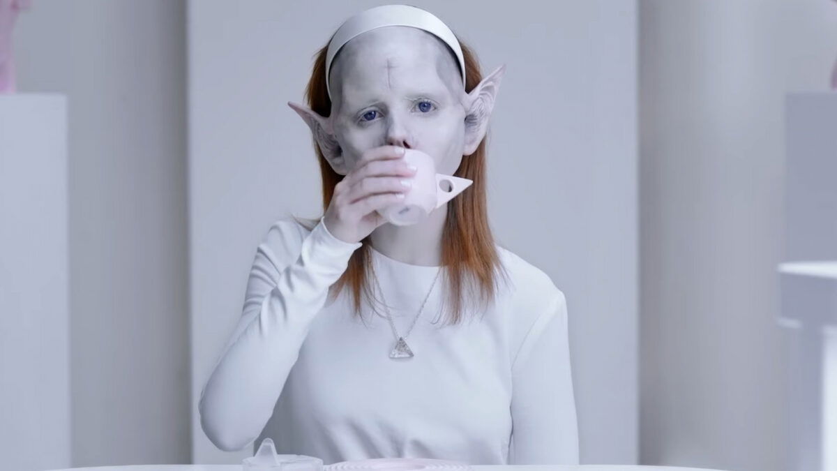 Movistar Plus+ estrena la atrevida miniserie de Eduardo Casanova: tres episodios con unos vampiros muy particulares