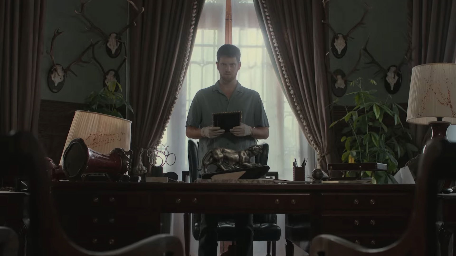 Movistar Plus+ estrena un intenso thriller con Miguel Bernardeau basado en una novela de Javier Cercas