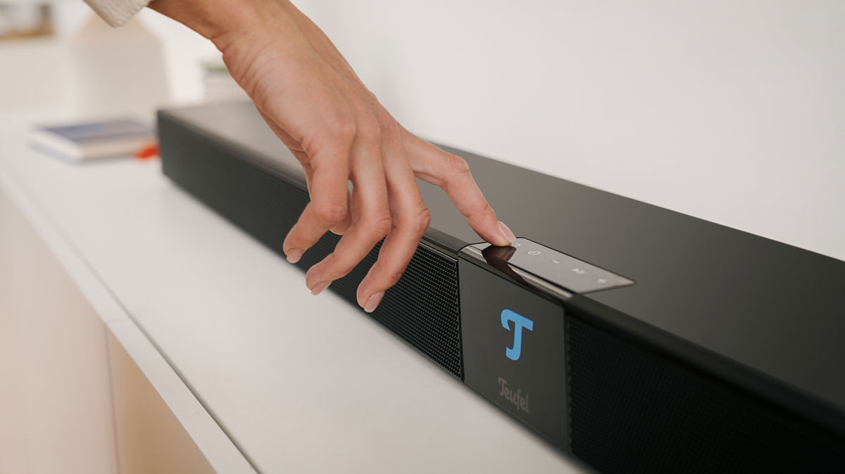 Teufel CINEBAR 22: sonido 5.1 ampliable a 7.1 en una potente barra de sonido