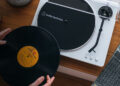 3 tocadiscos económicos pero de altísima calidad para regalar a alguien que quiere empezar en el mundo del vinilo