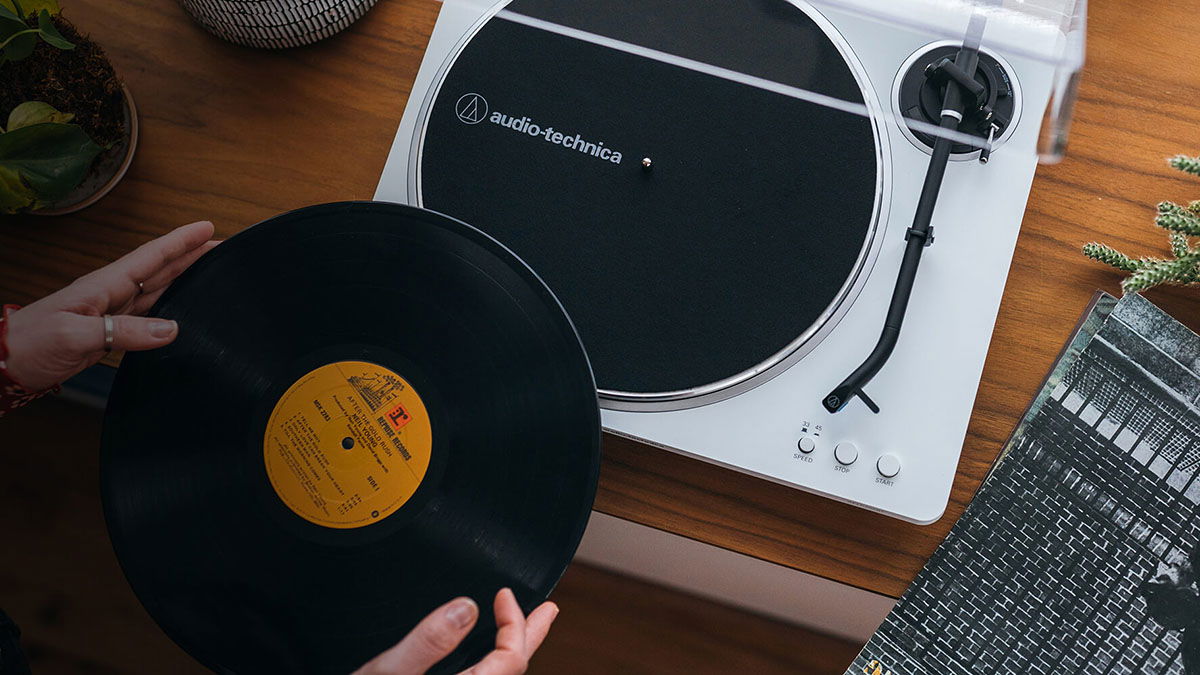 3 tocadiscos económicos pero de altísima calidad para regalar a alguien que quiere empezar en el mundo del vinilo