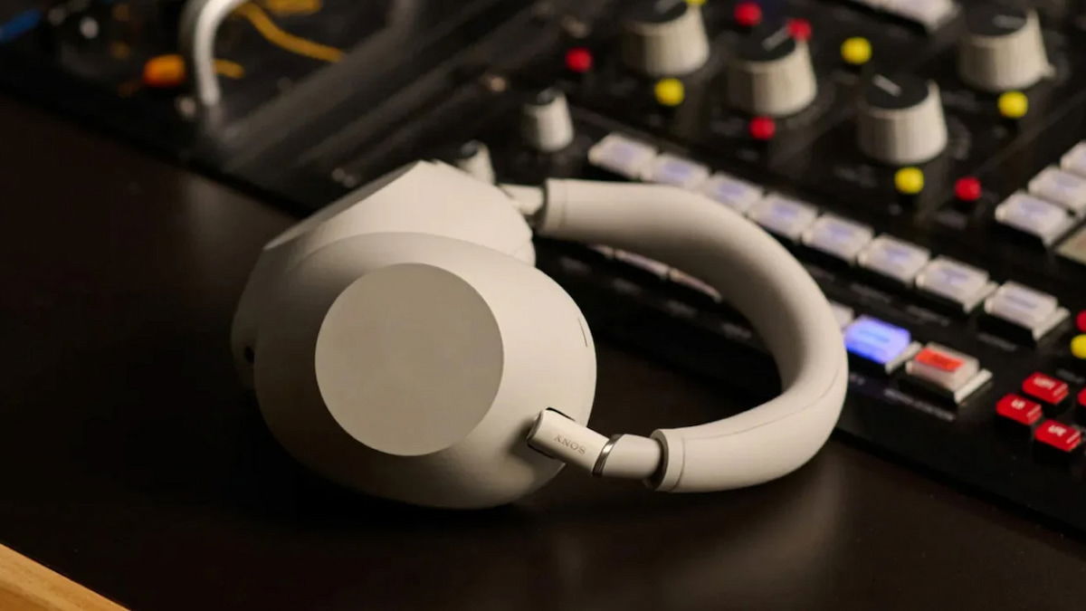 Sony WH-1000XM6 vs Sennheiser Momentum 4: ¿cuál de estos dos titanes del audio me compro?