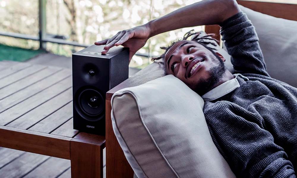 Botones en los Edifier R1080BT