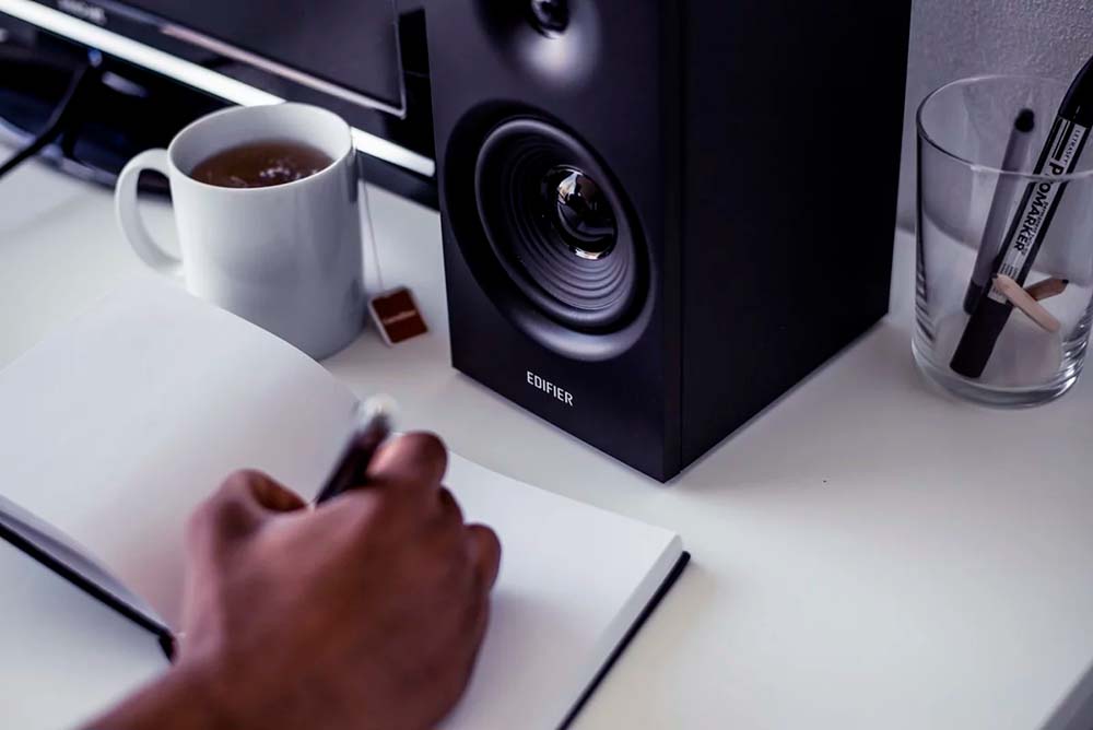 Uso de los Edifier R1080BT