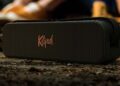 Altavoz Klipsch Detroit en el suelo