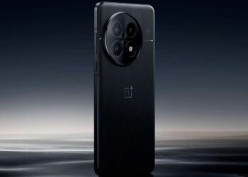 OnePlus 13 con imagen de fondo