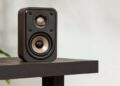 Polk Audio Signature S10 Elite en una mesa