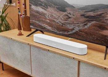 Barra de sonido Sonos Beam en una mesa