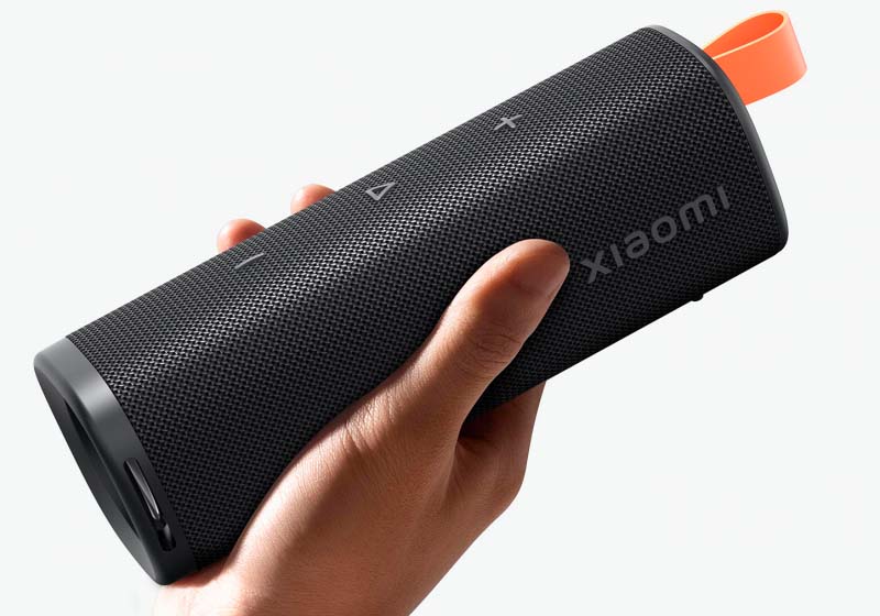 Altavoz Xiaomi Sound Outdoor en una mano