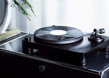 Audio-Technica AT-LP7X, un tocadiscos totalmente manual para los que aman el ritual del vinilo