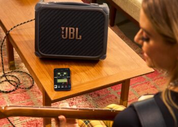 JBL BandBox: el amplificador con IA que convierte cualquier canción en tu base para ensayar