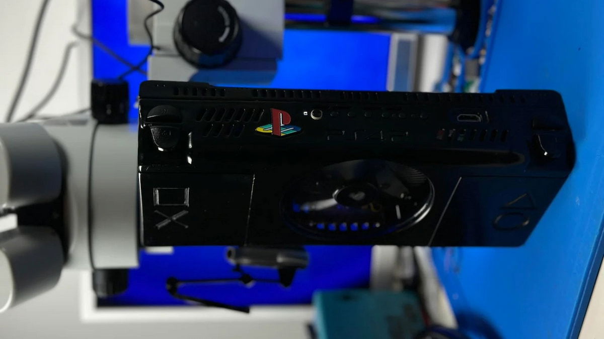Un usuario ha convertido una PS4 en una consola portátil: panel OLED, FHD y hasta 3 horas de batería