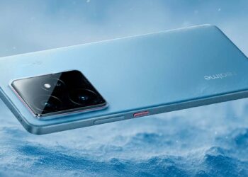 Teñefono realme GT 7 de color azul