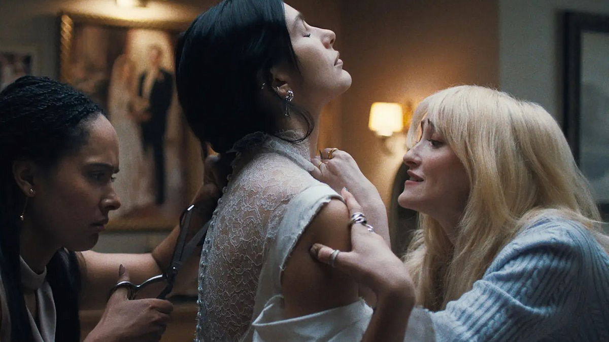 Los creadores de Stranger Things vuelven a Netflix con una boda maldita: primeras imágenes de Something Very Bad Is Going to Happen