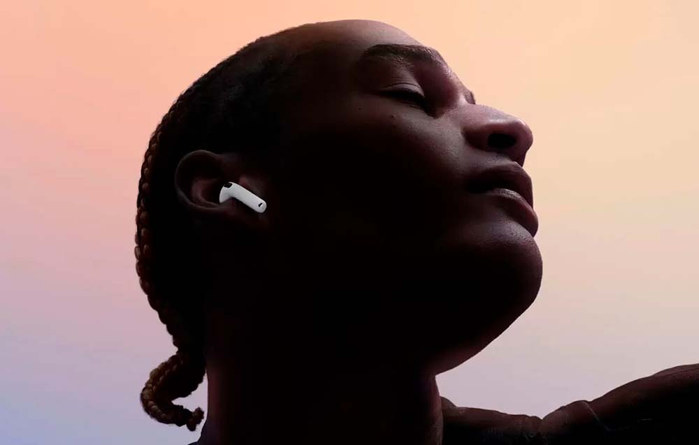 Chic con los AirPods 4