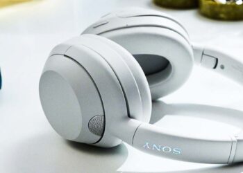 Sony ULT Wear en una mesa