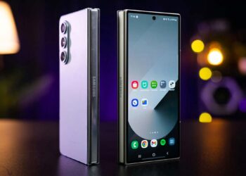 Samsung Galaxy Z Fold con fondo