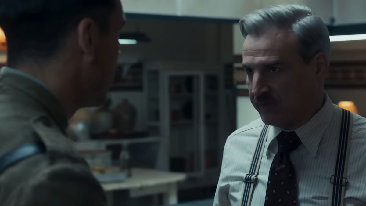 La cena, protagonizada por el reconocido Mario Casas, nos traslada a la España de la posguerra con un toque de comedia y drama