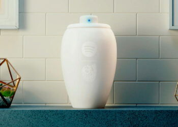 La colaboración más loca del año viene de la mano de Spotify y Liquid Death: una urna con altavoz Bluetooth