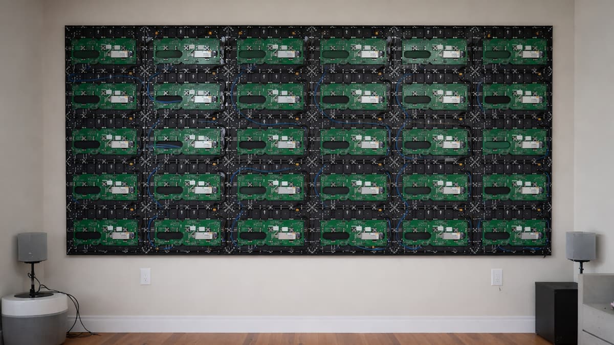 Un Youtuber se compra una MicroLED de 157 pulgadas para su casa y la prueba es una barbaridad