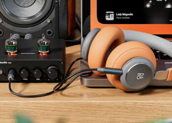 Fosi Audio T20X con unos auriculares