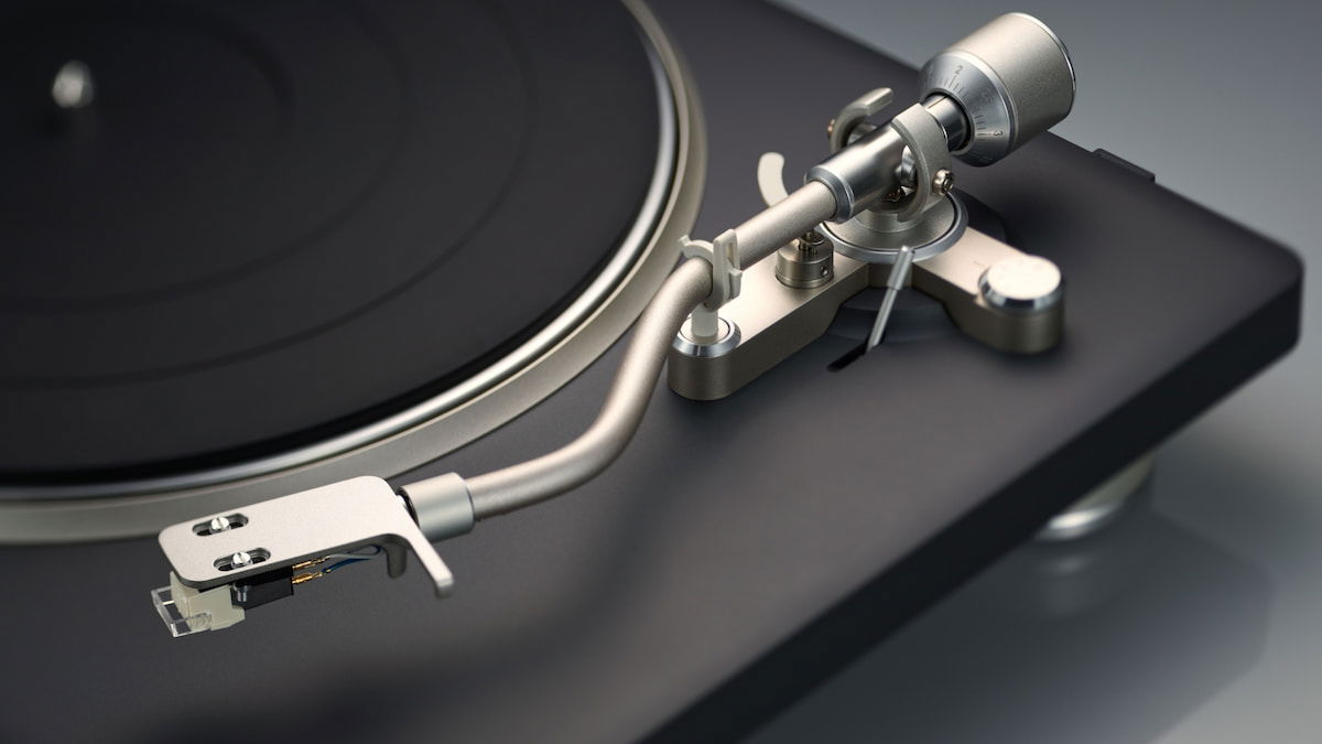 Denon DP-500BT: el primer tocadiscos Bluetooth de Denon llega con aptX HD, HEOS y un gran “pero”