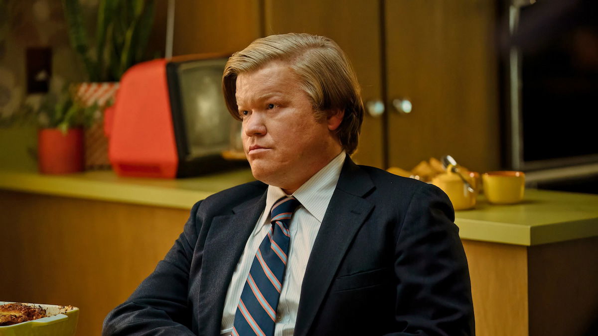 Elizabeth Olsen cambia de registro para la nueva miniserie de moda en Netflix: Top 3 y contando