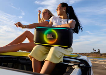 JBL lleva la IA a los altavoces para fiestas y además renueva sus auriculares JBL Live