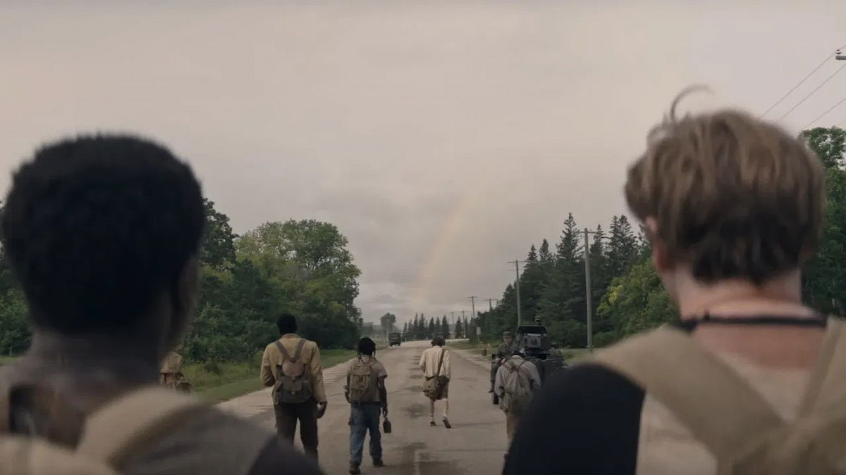 El director de Soy Leyenda y el autor Stephen King se dan la mano en La larga marcha: ya disponible en streaming